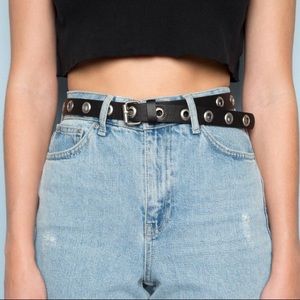 Brandy Melville buckle belt !